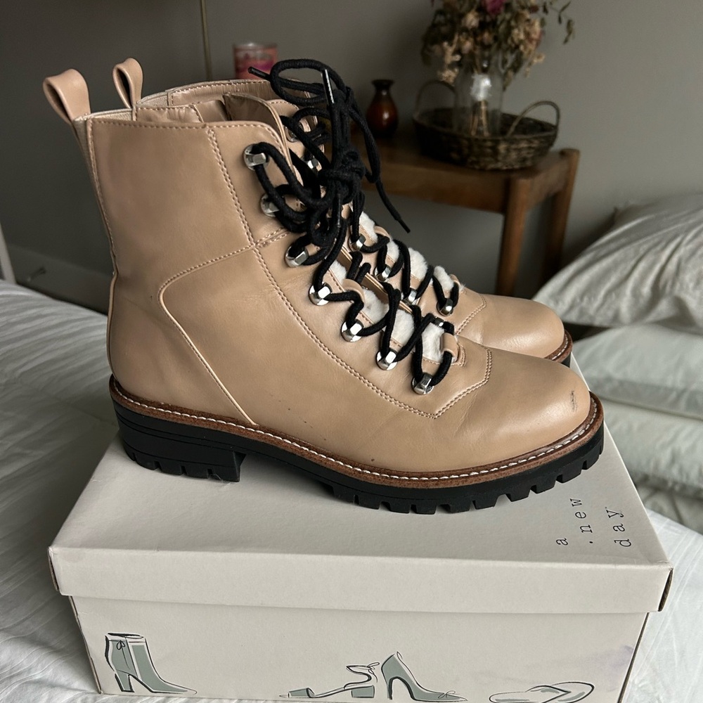 A NEW DAY Leighton Taupe Tan Lace-Up Ankle Boots 9!